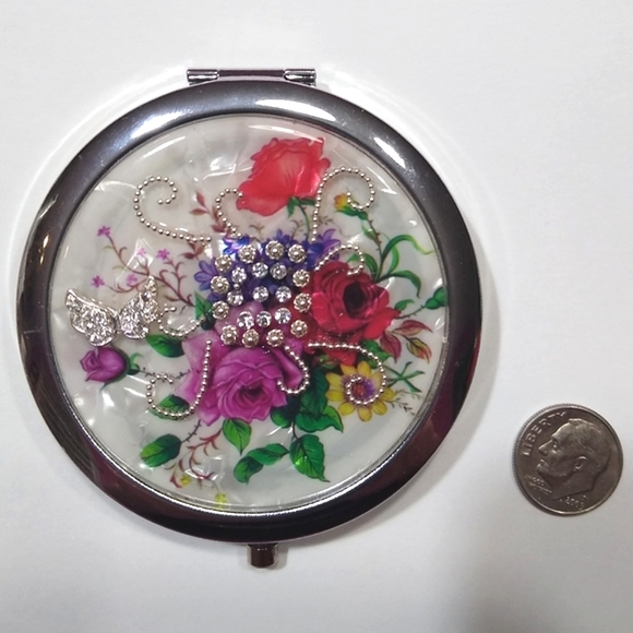 Fancy Pearlized Makeup Mirror Compact - Picture 2 of 8